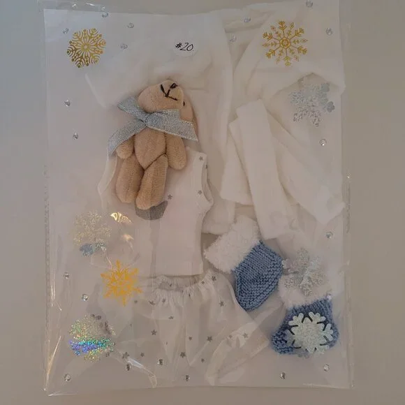 Robe, PJ's, Knitted Slippers, & Teddy Bear Gift Set for 32cm Paola Reina Dolls - Picture 3 of 3